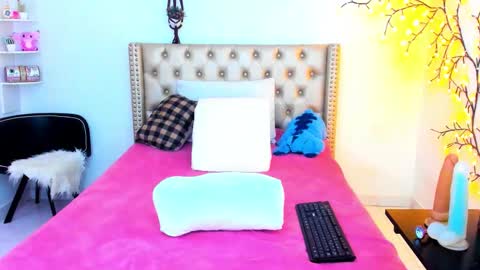 Lena  online show from 11.19.25