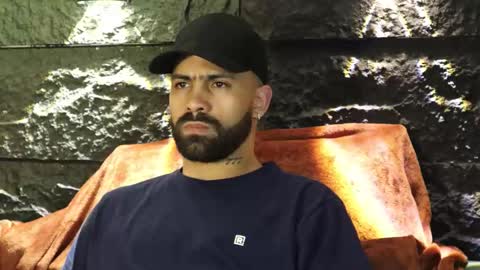 Snapshot of leo_diaz01 chatting on 10.02.25 Leo Diaz online show from 10.02.25