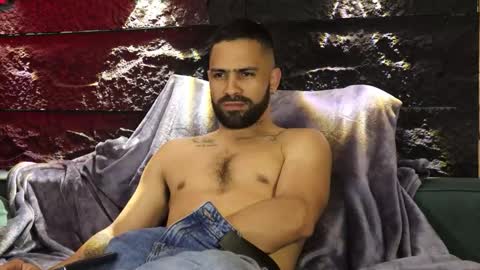 Snapshot of leo_diaz01 chatting on 10.27.25 Leo Diaz online show from 10.27.25