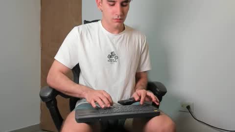 Snapshot of leo_jones389 chatting on 02.25.26 Leo Jones online show from 02.25.26