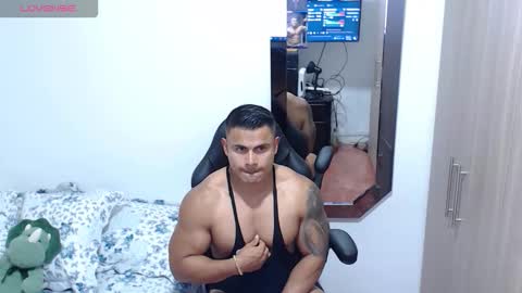 Snapshot of leo_muscleboy chatting on 01.08.26 Leo online show from 01.08.26