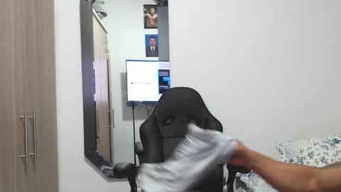 Snapshot of leo_muscleboy chatting on 02.03.26 Leo online show from 02.03.26