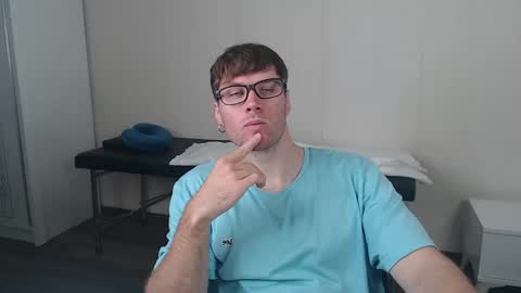 Snapshot of leoackerman chatting on 10.04.25 leoackerman online show from 10.04.25