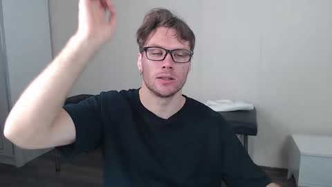 Snapshot of leoackerman chatting on 10.08.25 leoackerman online show from 10.08.25