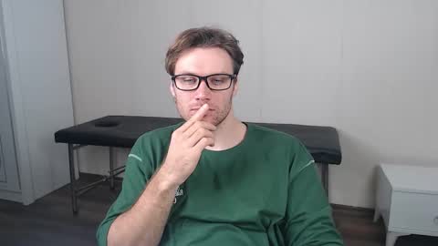 Snapshot of leoackerman chatting on 11.10.25 leoackerman online show from 11.10.25