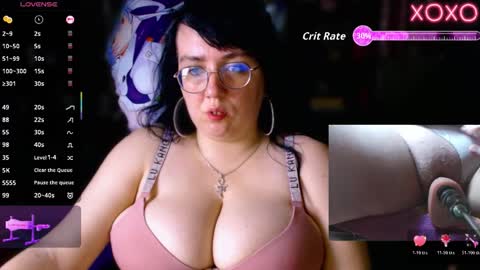 Snapshot of leona_harrison chatting on 10.29.25 Leona Harrison online show from 10.29.25