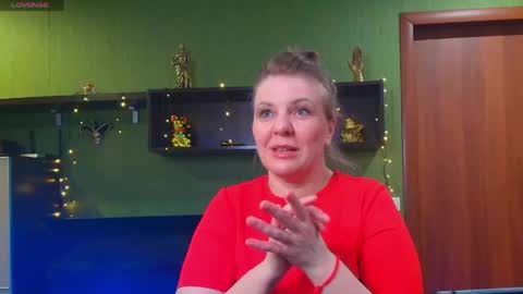 Snapshot of leona_tracie chatting on 05.01.26 Leona tracie online show from 05.01.26