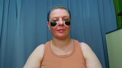 Snapshot of leona_tracie chatting on 05.07.26 Leona tracie online show from 05.07.26