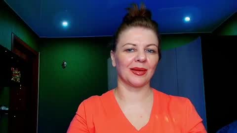 Snapshot of leona_tracie chatting on 05.11.26 Leona tracie online show from 05.11.26