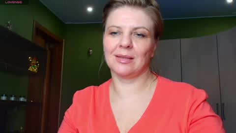 Snapshot of leona_tracie chatting on 05.16.26 Leona tracie online show from 05.16.26