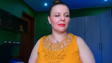 Snapshot of leona_tracie chatting on 05.22.26 Leona tracie online show from 05.22.26