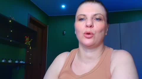Snapshot of leona_tracie chatting on 05.23.26 Leona tracie online show from 05.23.26