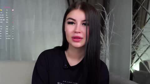 Snapshot of leonameile chatting on 03.10.26 Mila online show from 03.10.26