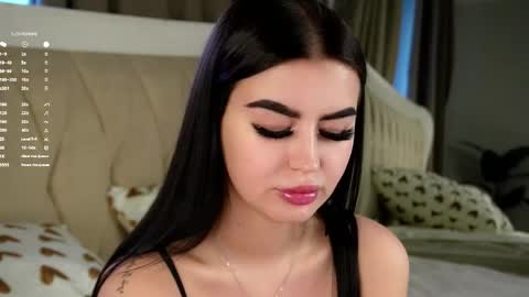 Snapshot of leonameile chatting on 04.11.26 Mila online show from 04.11.26