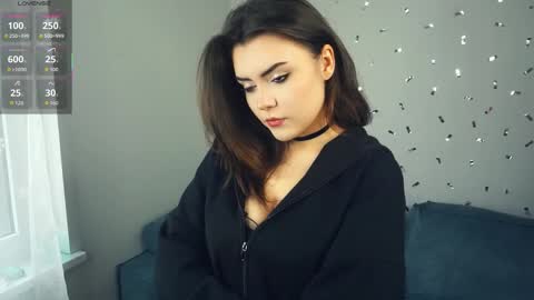 Mia online show from 09.18.25