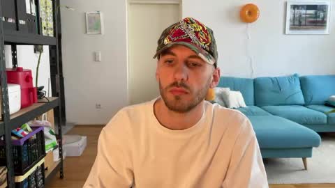 Leon online show from 04.26.26