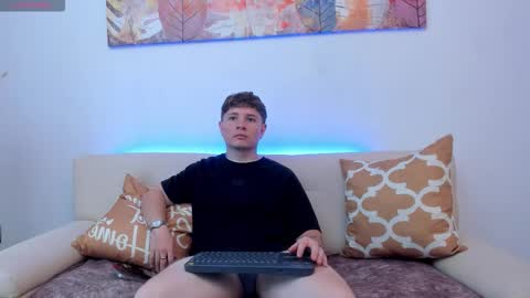 Snapshot of leoo_miller chatting on 10.09.25 Leo online show from 10.09.25