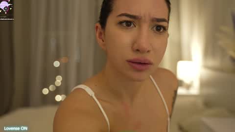 Leora online show from 03.11.25