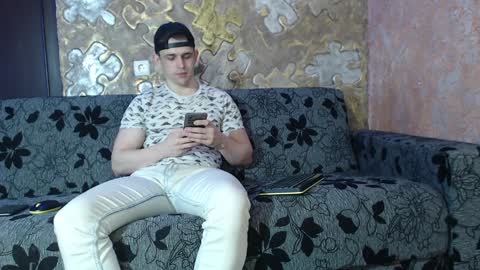 Snapshot of leoroman chatting on 12.25.24 leoroman online show from 12.25.24