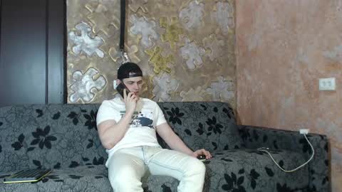 Snapshot of leoroman chatting on 02.22.25 leoroman online show from 02.22.25