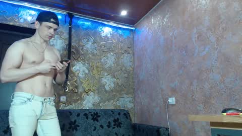 Snapshot of leoroman chatting on 03.01.25 leoroman online show from 03.01.25