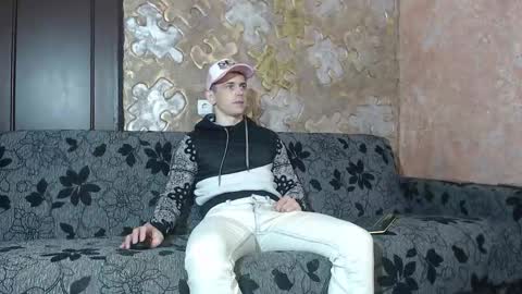 Snapshot of leoroman chatting on 10.25.25 leoroman online show from 10.25.25