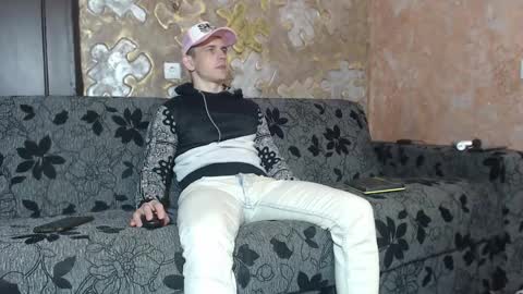 Snapshot of leoroman chatting on 10.31.25 leoroman online show from 10.31.25