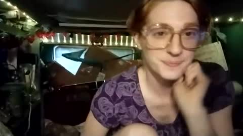 Snapshot of lesleygumgrass chatting on 05.20.26 LesleyGumGrass- The Boring Trans girl online show from 05.20.26