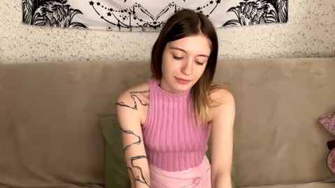 Snapshot of lesleytargett chatting on 11.07.25 Sia online show from 11.07.25