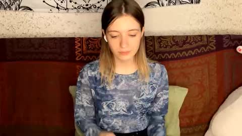 Snapshot of lesleytargett chatting on 11.09.25 Sia online show from 11.09.25