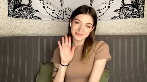 Snapshot of lesleytargett chatting on 11.18.25 Sia online show from 11.18.25