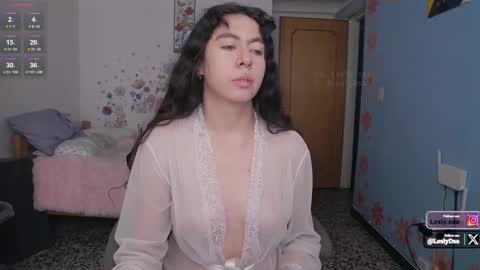 Snapshot of leslie9669 chatting on 10.19.25 Lesly online show from 10.19.25