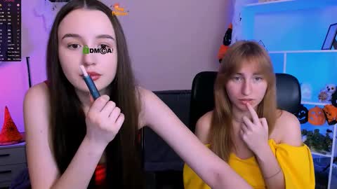 Snapshot of leslie_bird chatting on 11.04.25 leslie_bird online show from 11.04.25