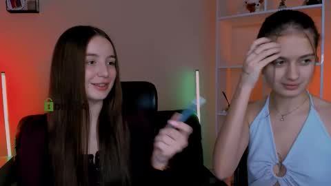 Snapshot of leslie_bird chatting on 11.27.25 leslie_bird online show from 11.27.25