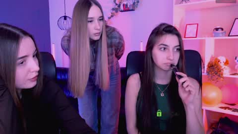 leslie_bird online show from 04.07.26