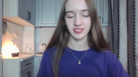 Snapshot of leslie_my_lovee chatting on 10.03.25 LESLIE online show from 10.03.25