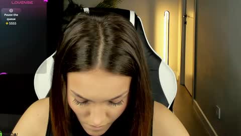 Leslie online show from 06.08.26