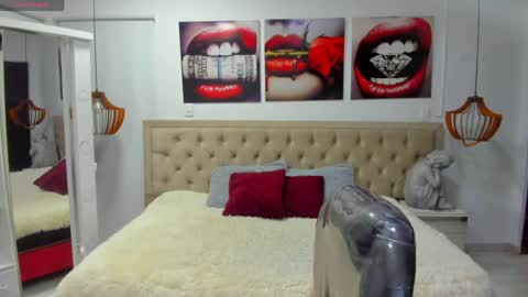Snapshot of leslieanddrako chatting on 06.07.26 L E S L E Y AND D R A K O online show from 06.07.26