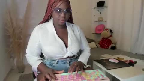 lesliee_brownn online show from 06.04.26