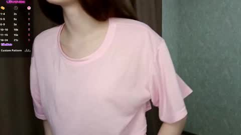 Snapshot of leslyshie chatting on 04.24.26 Alice online show from 04.24.26