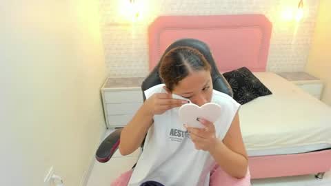 Snapshot of leslysimpson chatting on 06.30.26 online show from 06.30.26