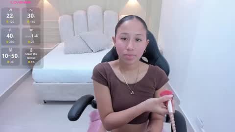 Snapshot of leslysimpson chatting on 07.16.26 online show from 07.16.26