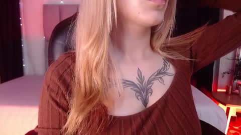 Snapshot of lessboobs_gh chatting on 02.08.25 Less online show from 02.08.25