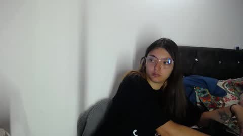 Snapshot of lessliee chatting on 12.18.24 lessliee online show from 12.18.24