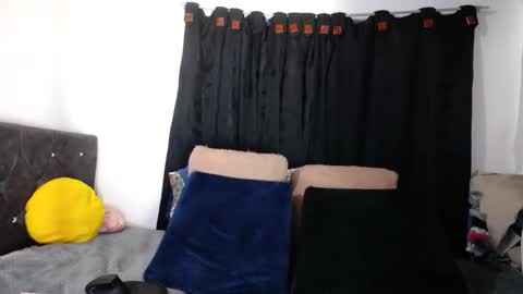 Snapshot of lessliee chatting on 01.10.25 lessliee online show from 01.10.25