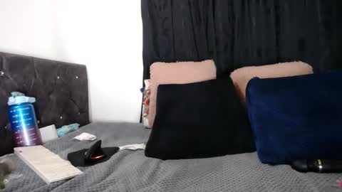 Snapshot of lessliee chatting on 02.11.25 lessliee online show from 02.11.25