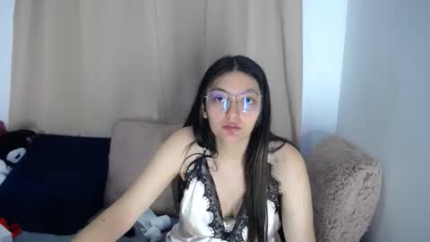 Snapshot of lessliee chatting on 03.20.26 lessliee online show from 03.20.26