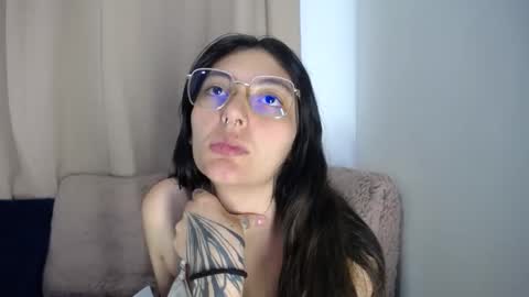 Snapshot of lessliee chatting on 03.27.26 lessliee online show from 03.27.26