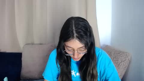 Snapshot of lessliee chatting on 03.29.26 lessliee online show from 03.29.26