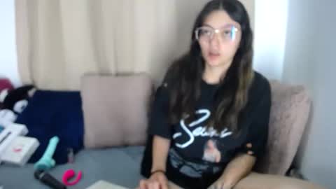 Snapshot of lessliee chatting on 04.04.26 lessliee online show from 04.04.26